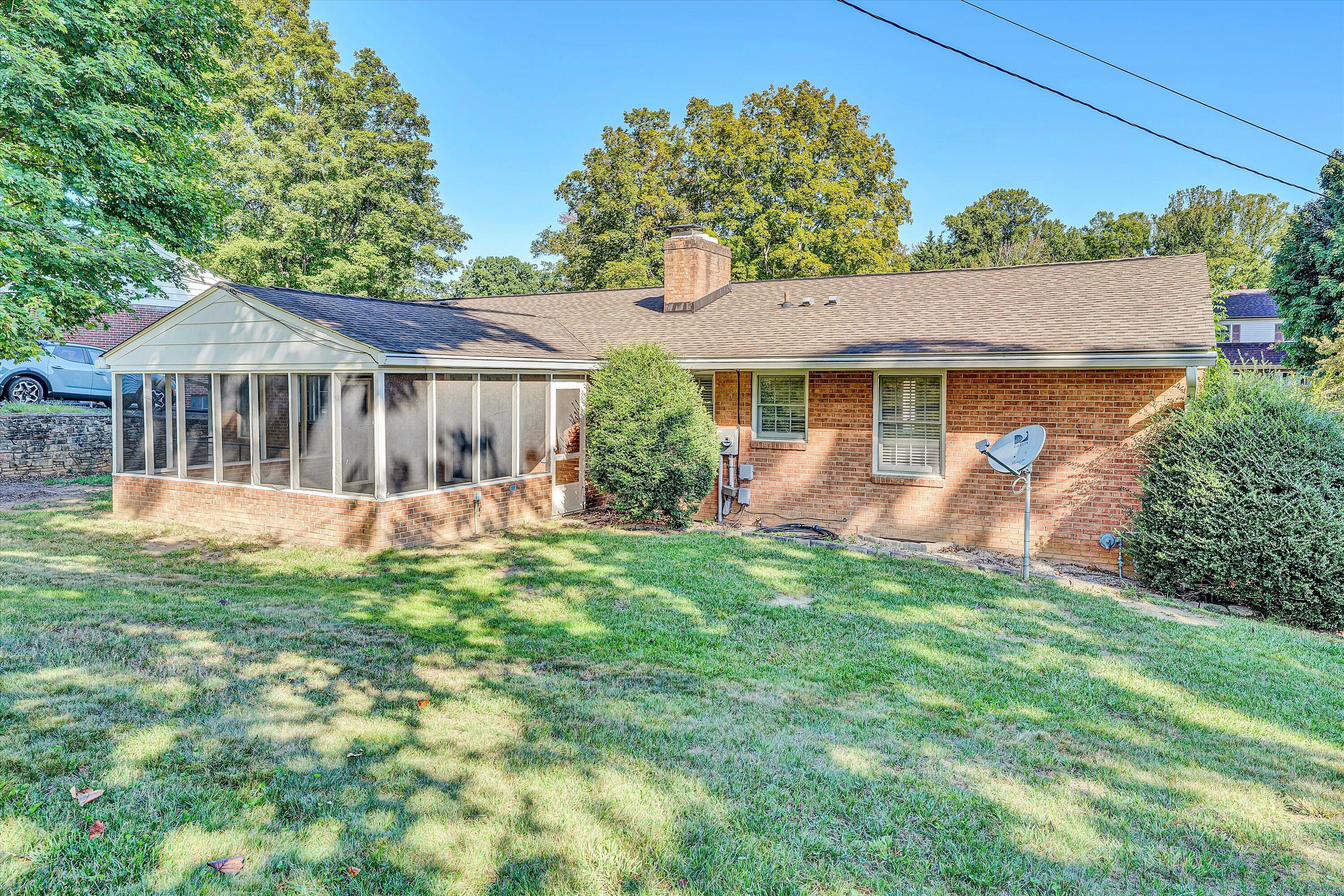 3008 Lofton Road Roanoke, VA 24018 - Photo 43 of 52 front view of a house with a yard