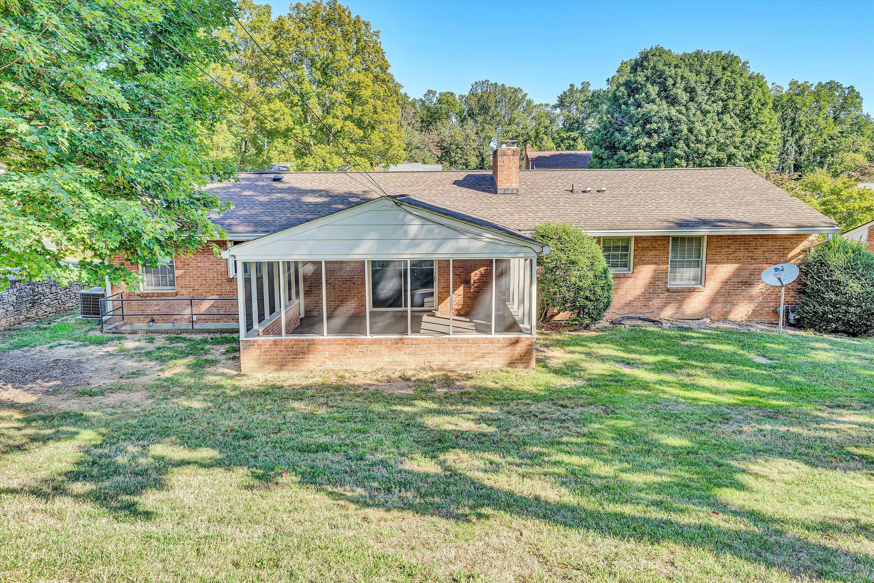 3008 Lofton Road Roanoke, VA 24018 - Photo 44 of 52 a front view of a house with a yard