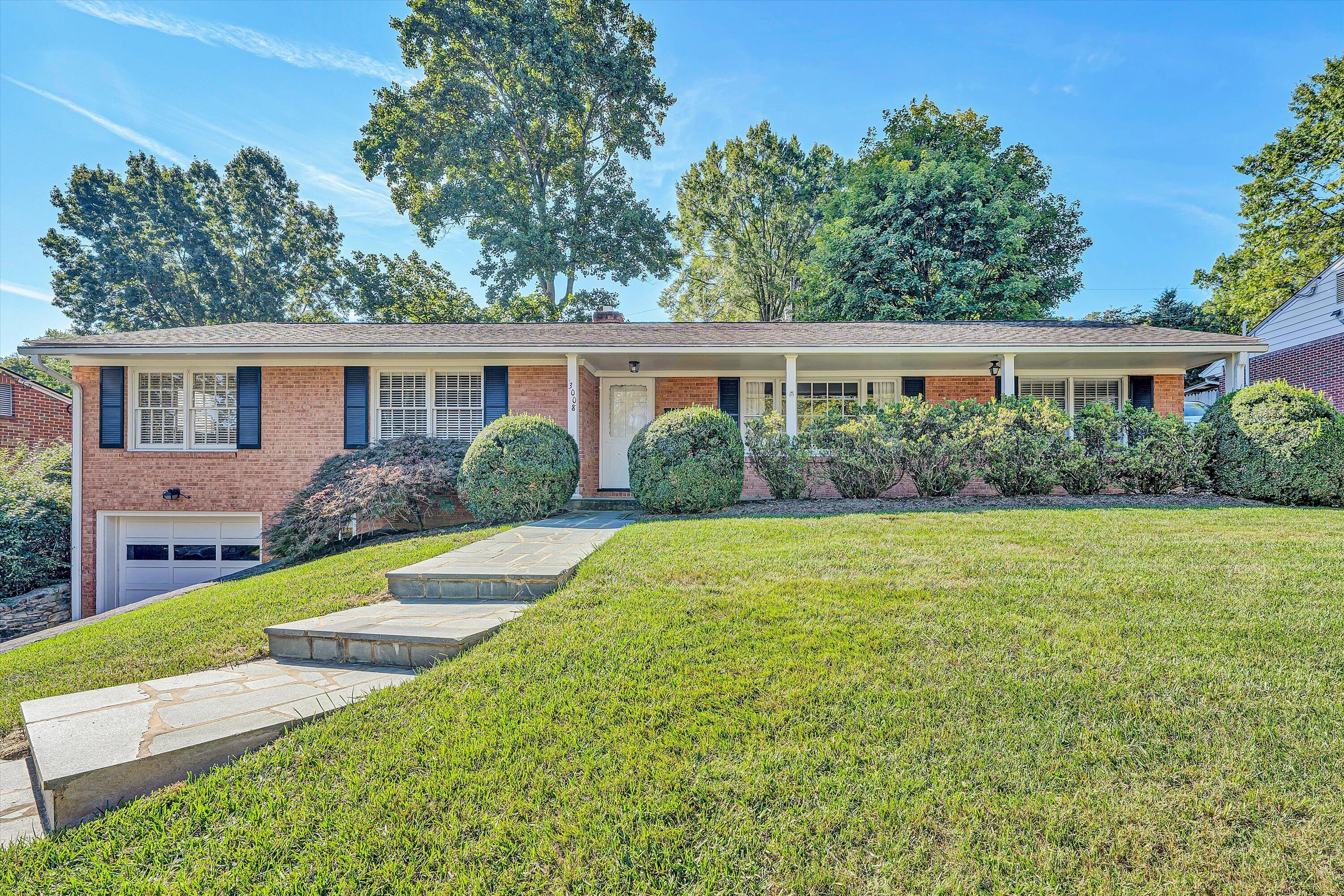 3008 Lofton Road Roanoke, VA 24018 - Photo 51 of 52 a front view of house with yard and green space