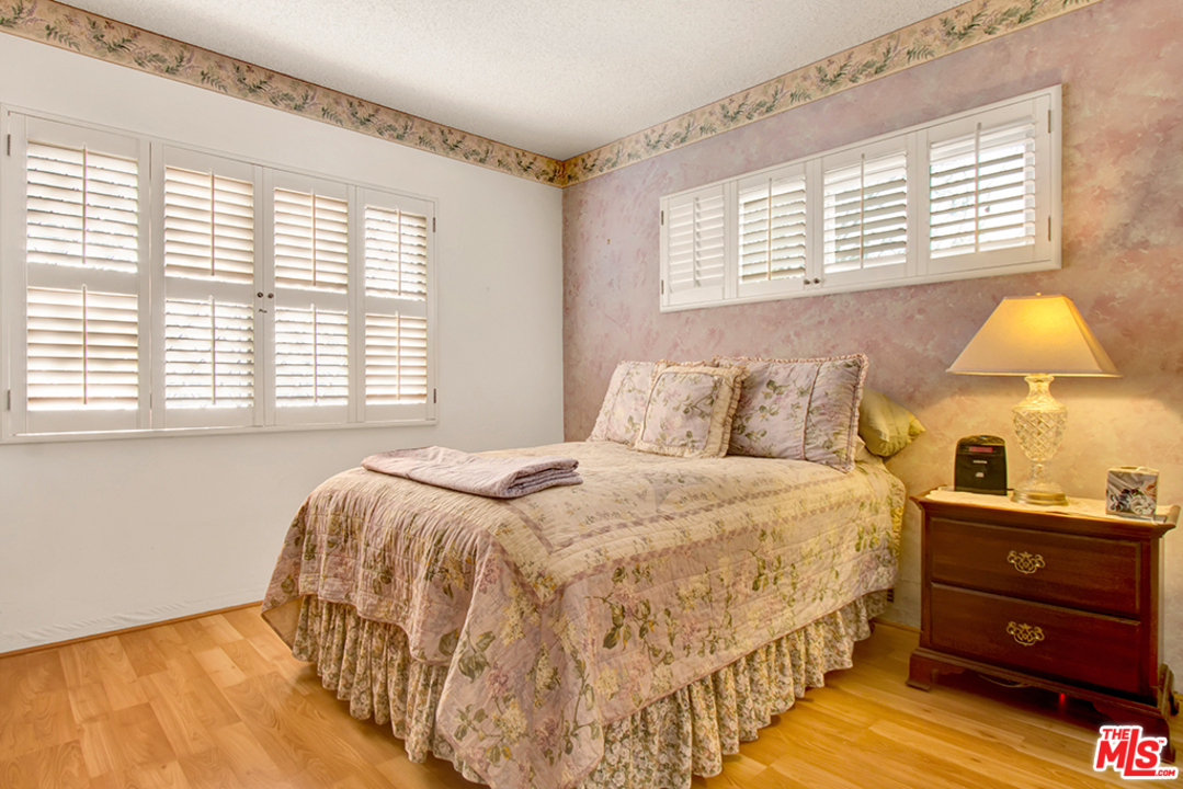 739 East Fairmount Road Burbank, CA 91501 - Photo 3 of 14