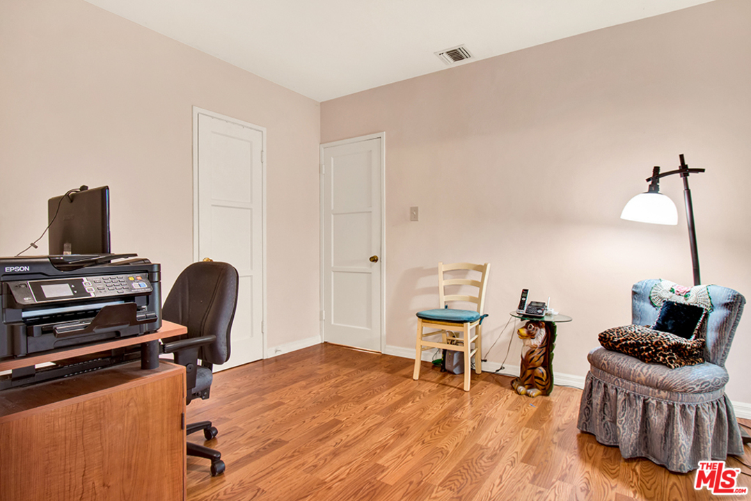 739 East Fairmount Road Burbank, CA 91501 - Photo 5 of 14
