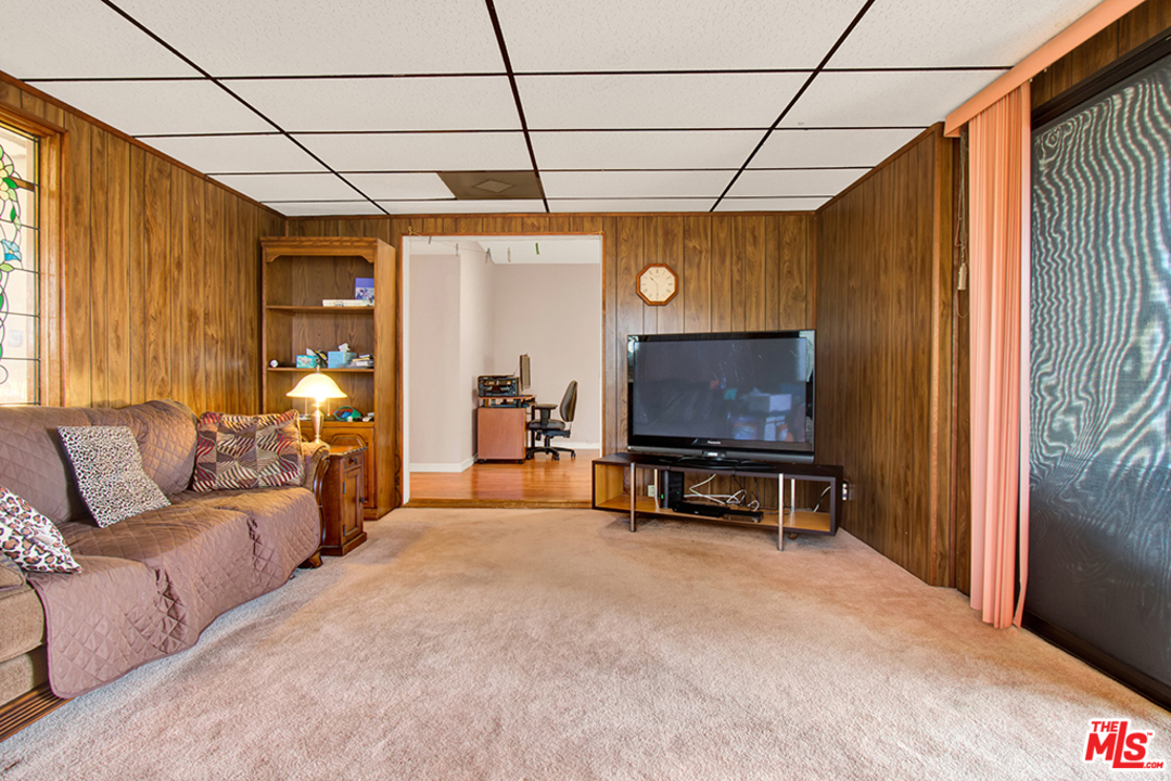 739 East Fairmount Road Burbank, CA 91501 - Photo 6 of 14