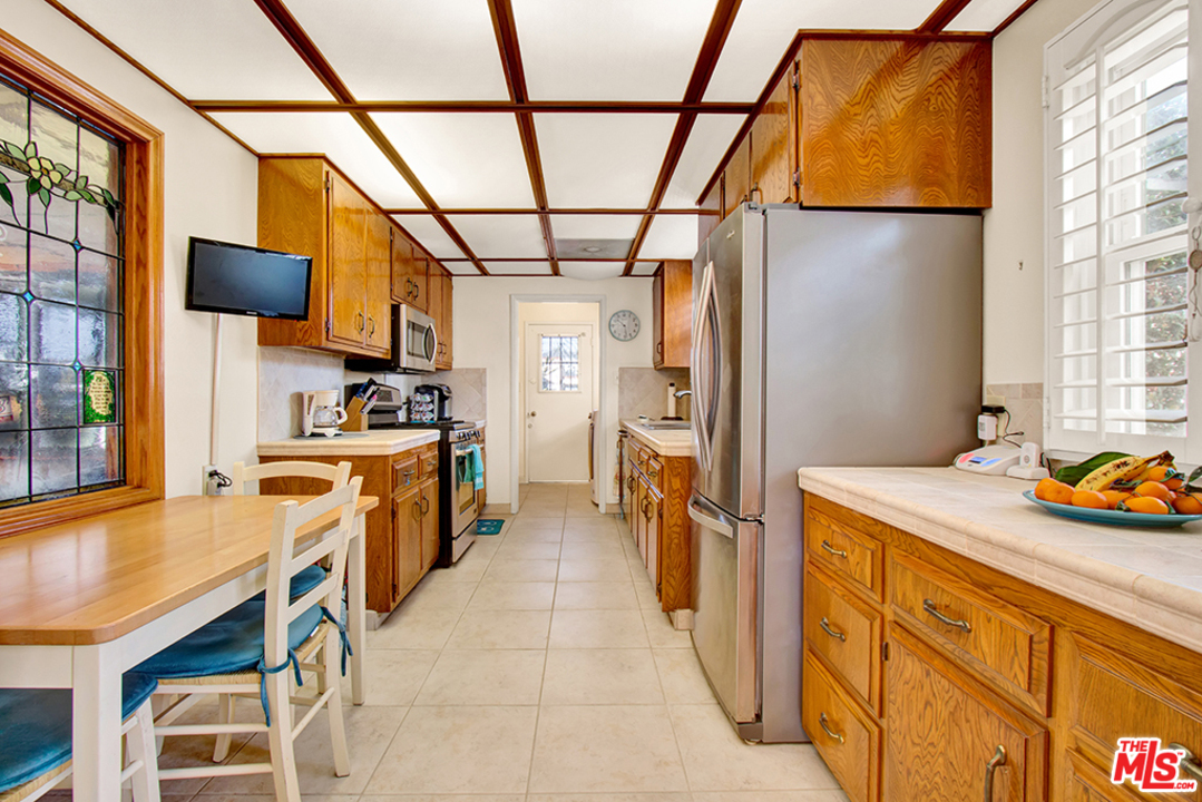 739 East Fairmount Road Burbank, CA 91501 - Photo 7 of 14