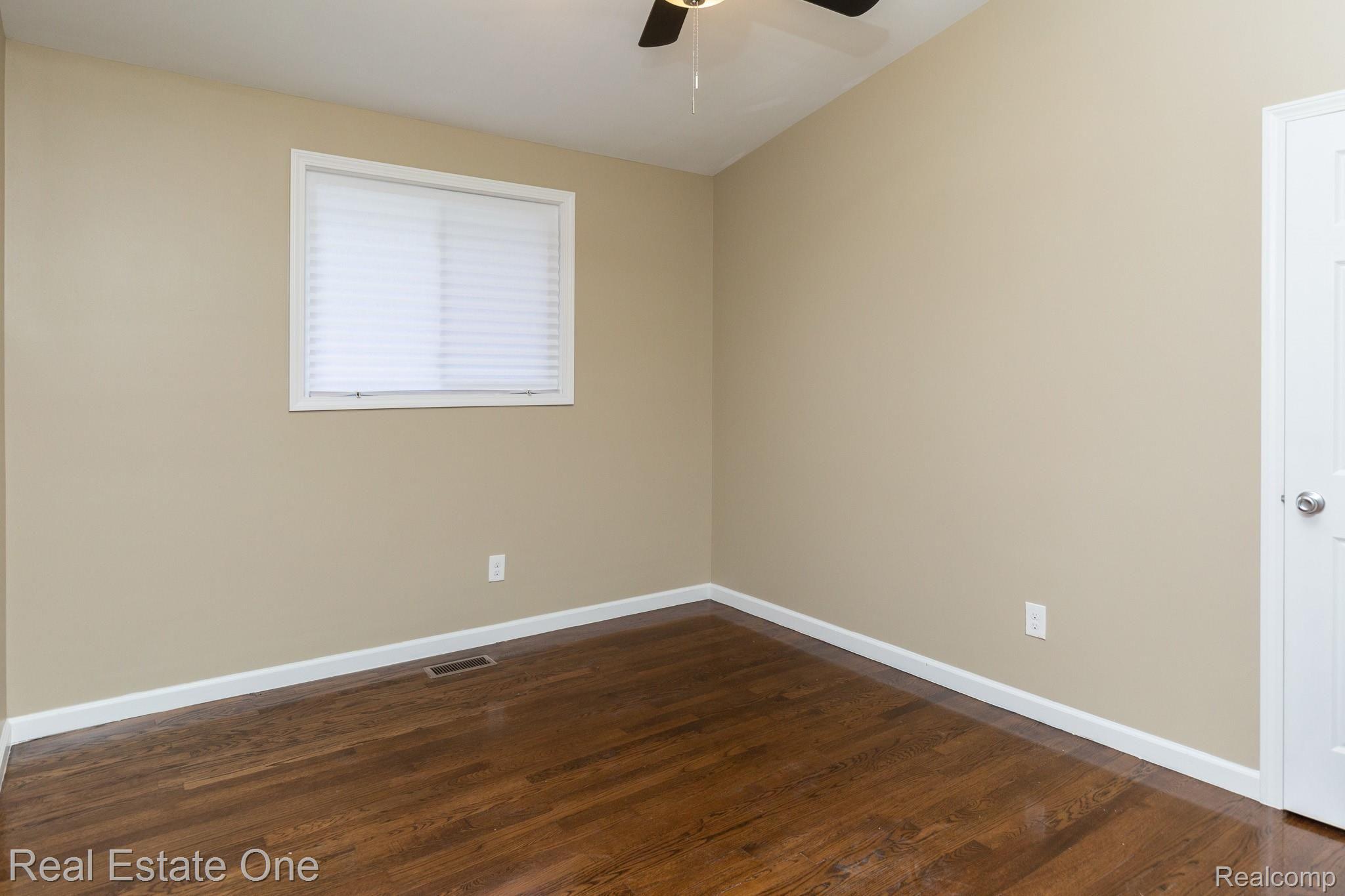 19130 Berg Road Detroit, MI 48219 - Photo 20 of 38 19130BergRd-20.jpg