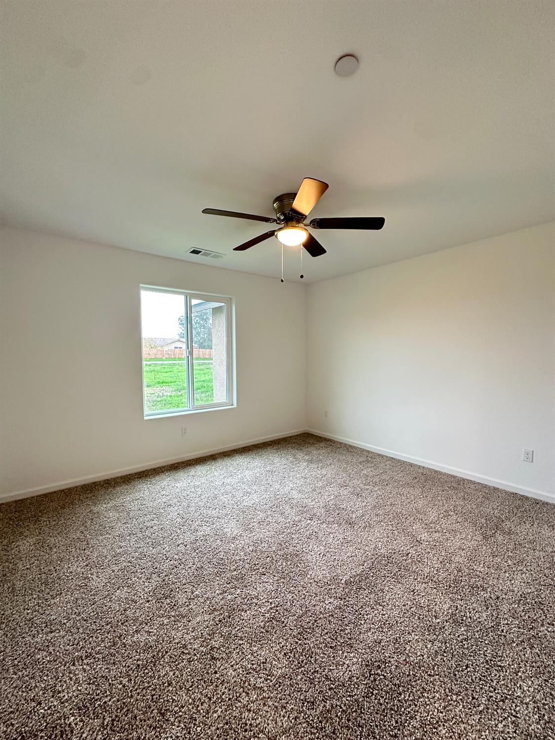 20568 Road 31 Madera, CA 93638 - Photo 17 of 24 an empty room with a window