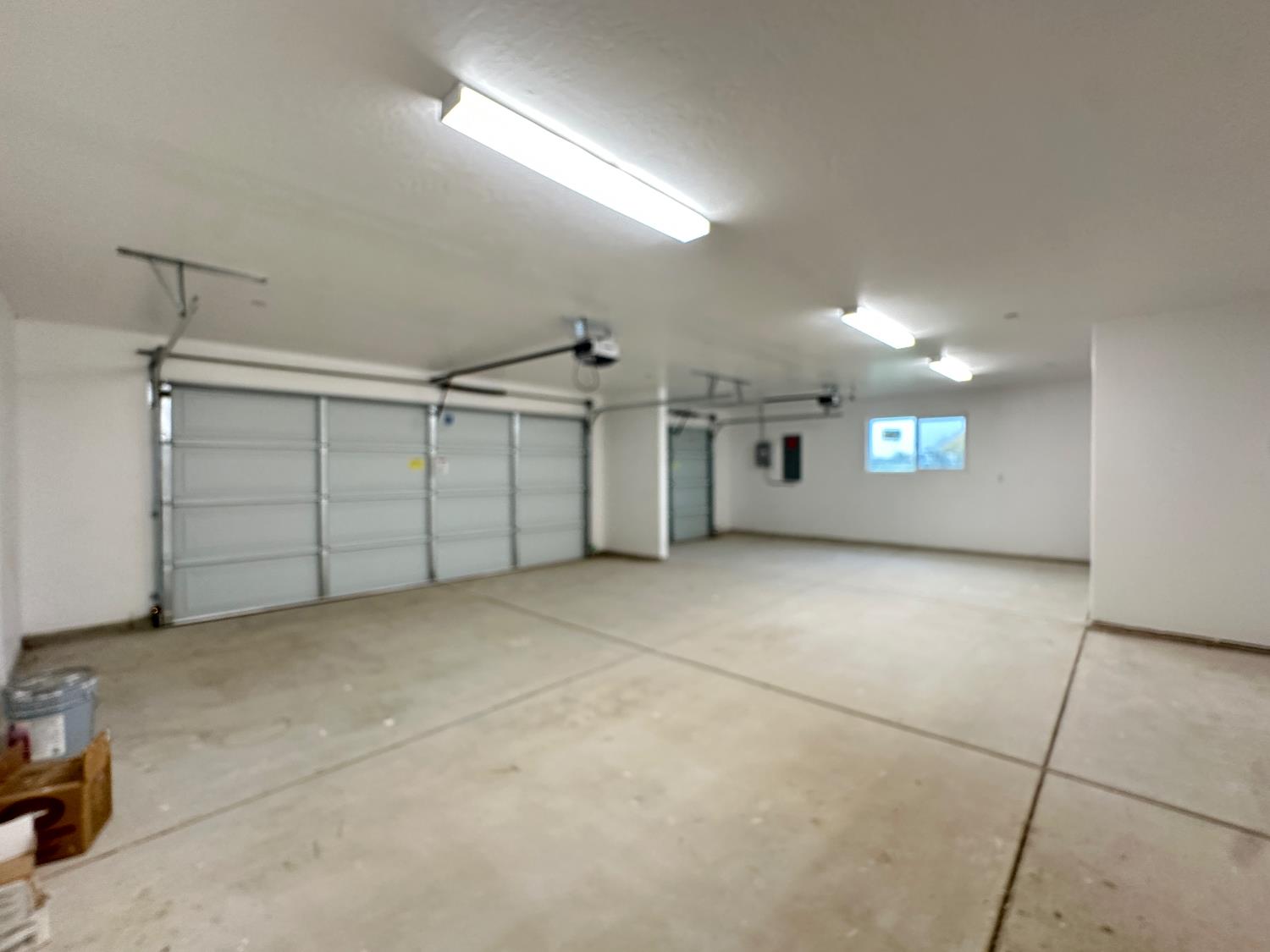 20568 Road 31 Madera, CA 93638 - Photo 22 of 24 a view of a garage