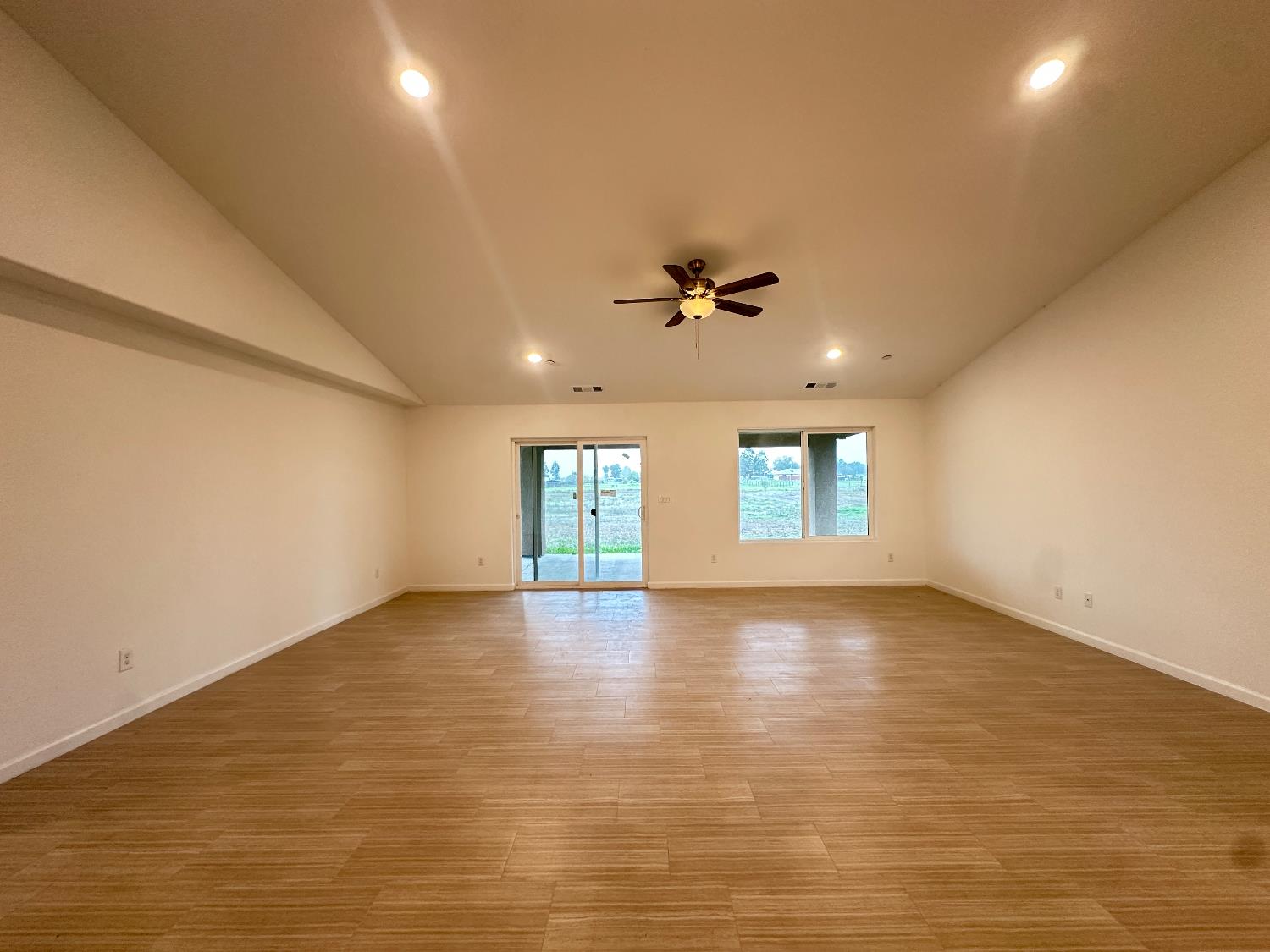 20568 Road 31 Madera, CA 93638 - Photo 6 of 24 an empty room with windows and ceiling fan view