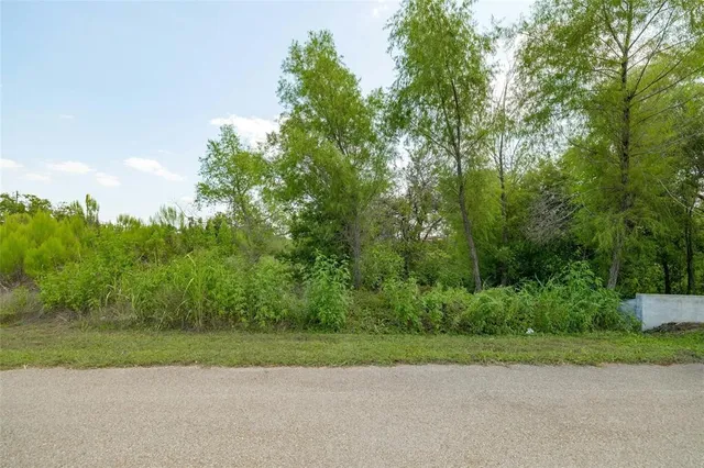 a view of a fountain in front of a house