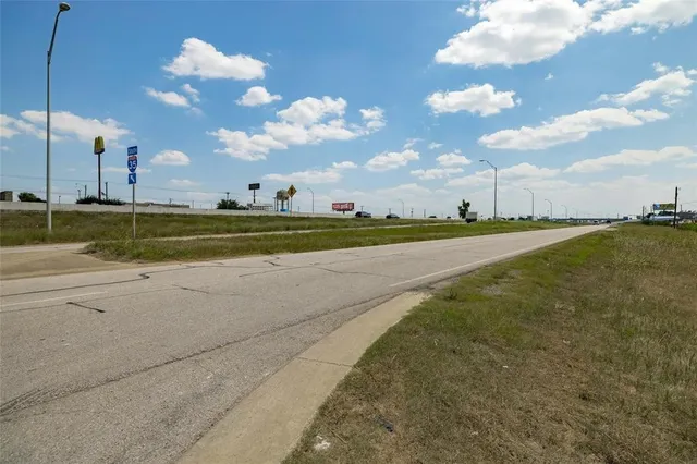 $1,340,000 | 576 Town Center Boulevard, Jarrell, TX 76537