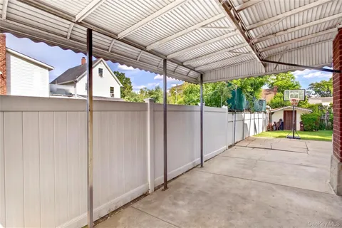 $899,000 | 138-19 Caney Lane | Rosedale