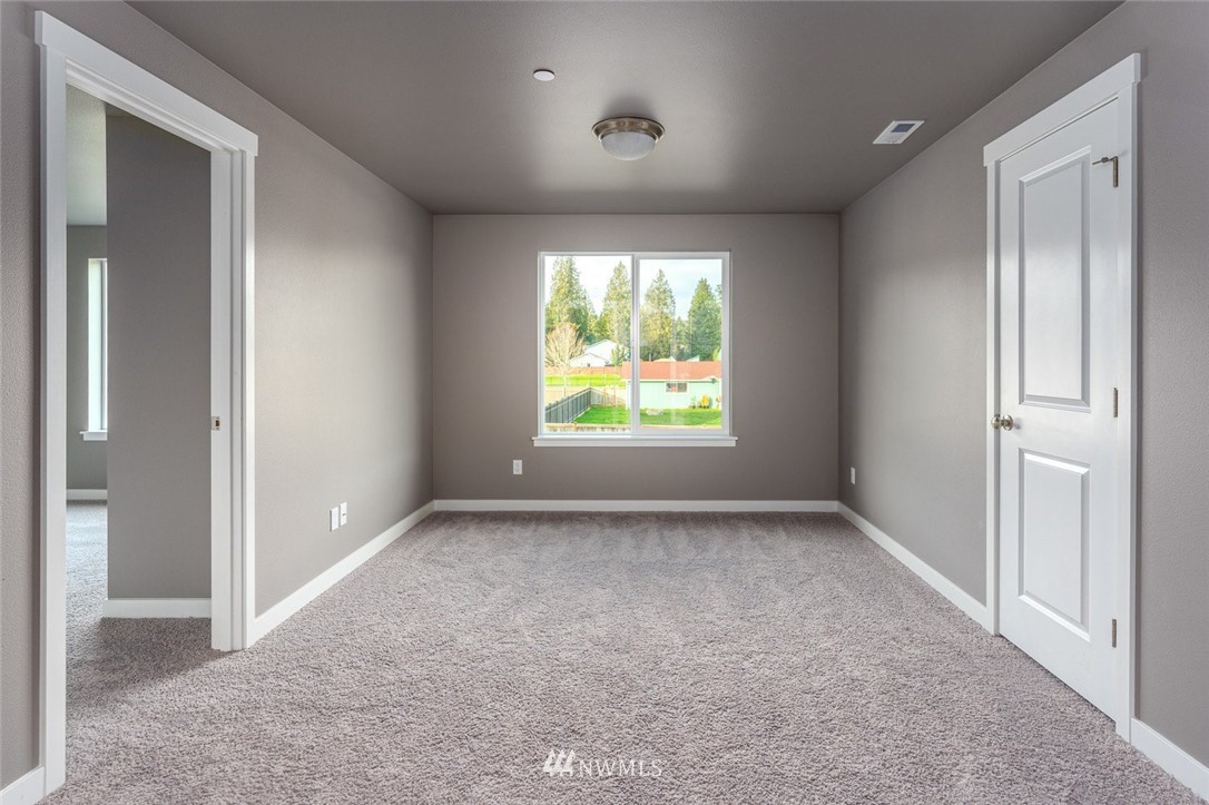 10503 Angeline Road East Bonney Lake, WA 98391 - Photo 20 of 38