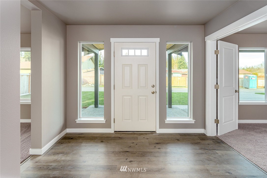 10503 Angeline Road East Bonney Lake, WA 98391 - Photo 5 of 38 an empty room with windows and closet