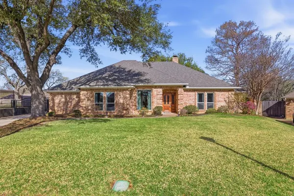 $554,900 | 1801 Glenbrook Court, Bedford, TX 76021
