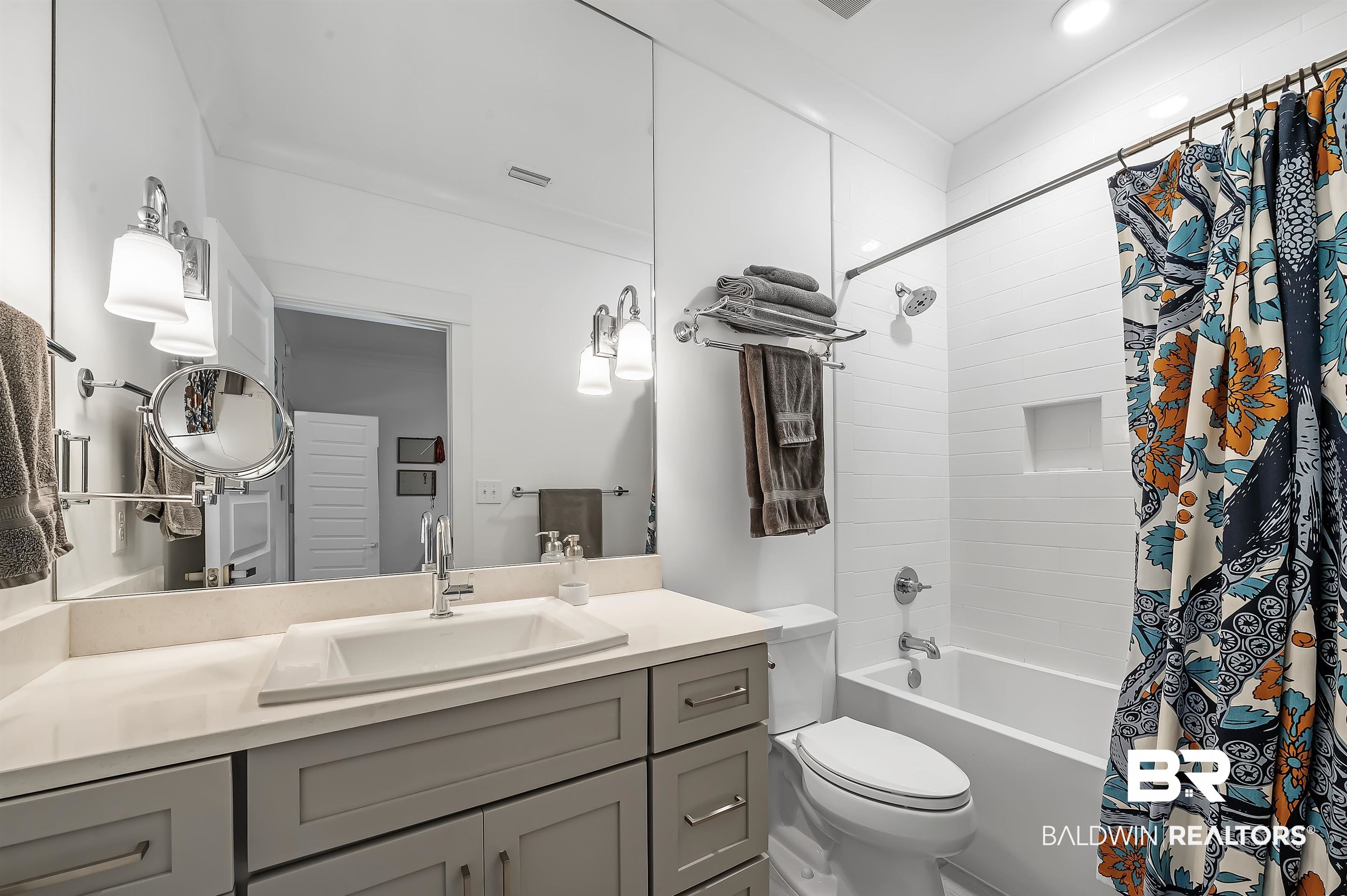 52 North Church Street, Unit C1 Fairhope, AL 36532 - Photo 52 of 72 Bathroom 2