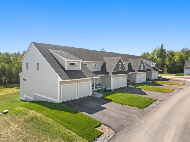 $639,900 | 63 Driftwood Circle, Unit 24, Sandown, NH 03873