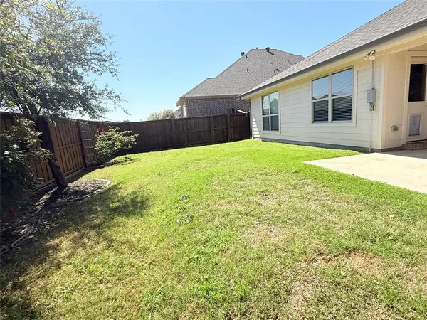 $2,300 | 1029 Bird Creek Drive, Little Elm, TX 75068