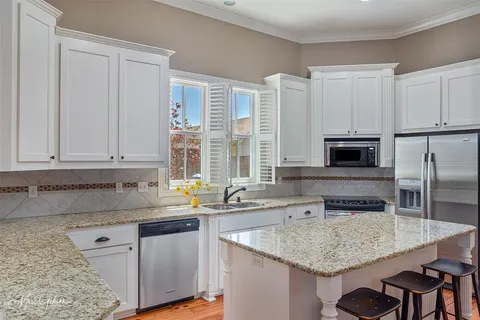 $465,000 | 2068 Bridgewater Avenue, Shreveport, LA 71106