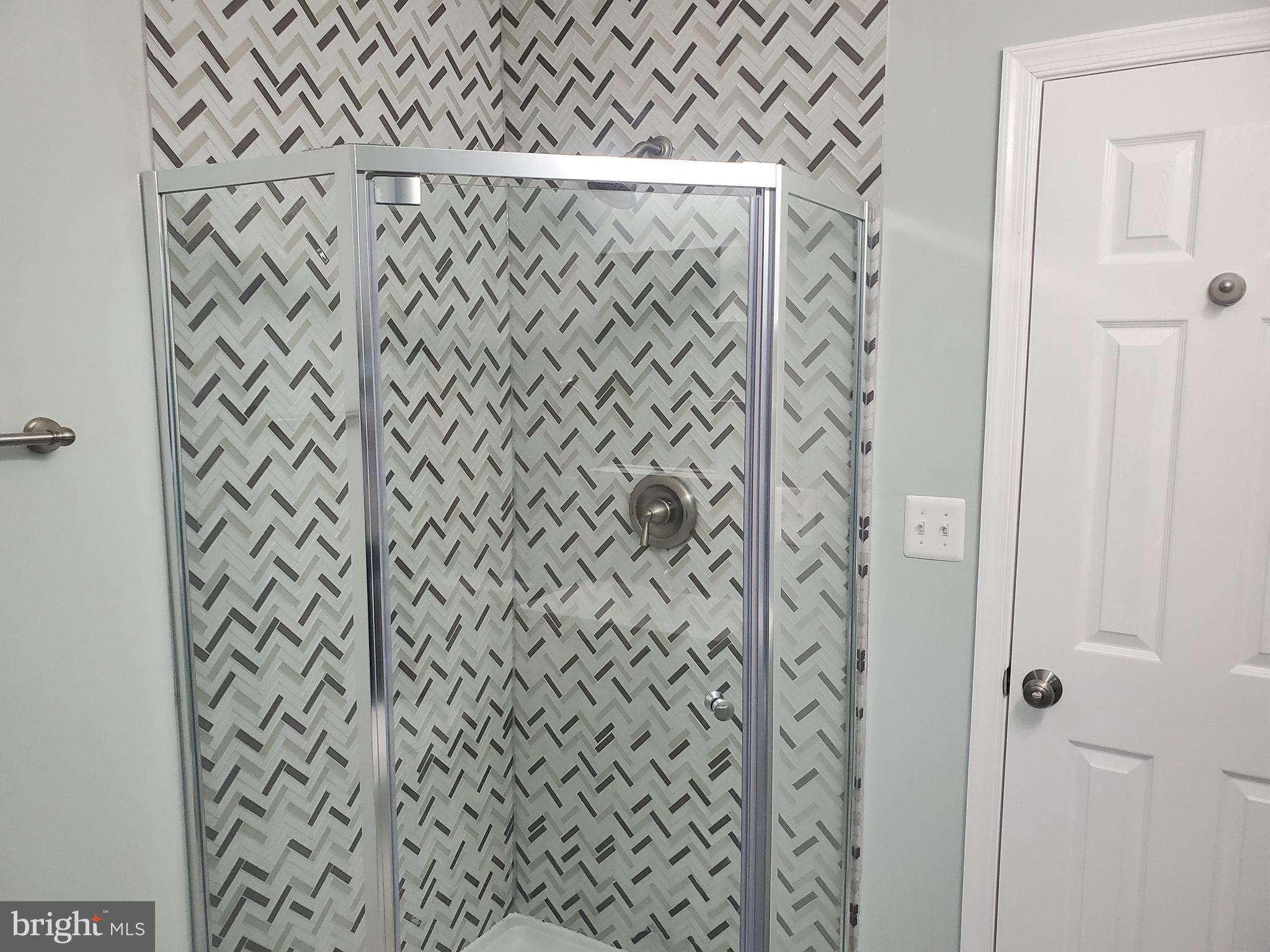 8136 Woodyard Road Clinton, MD 20735 - Photo 14 of 42 Hallway Bathroom