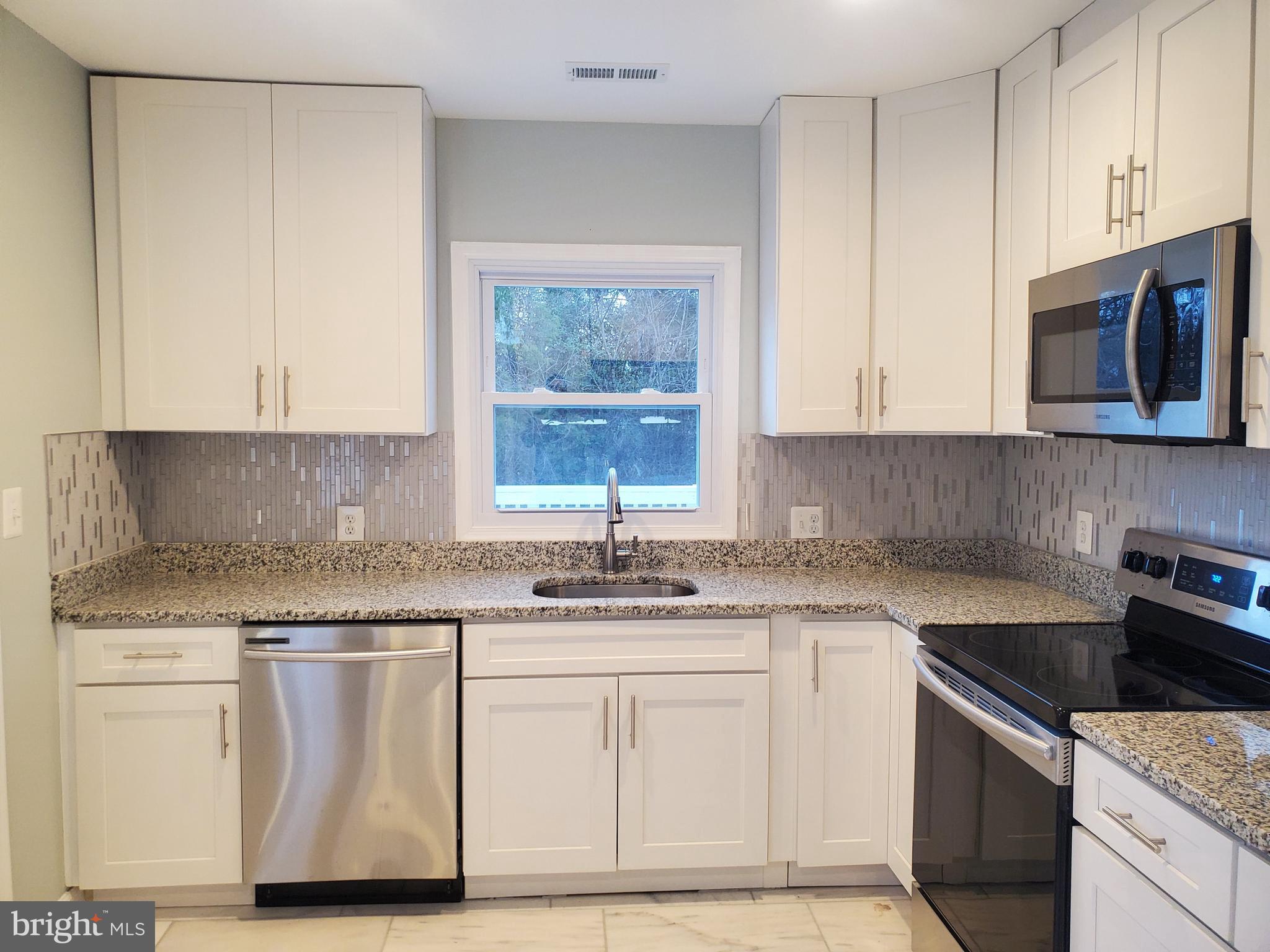 8136 Woodyard Road Clinton, MD 20735 - Photo 10 of 42 Kitchen