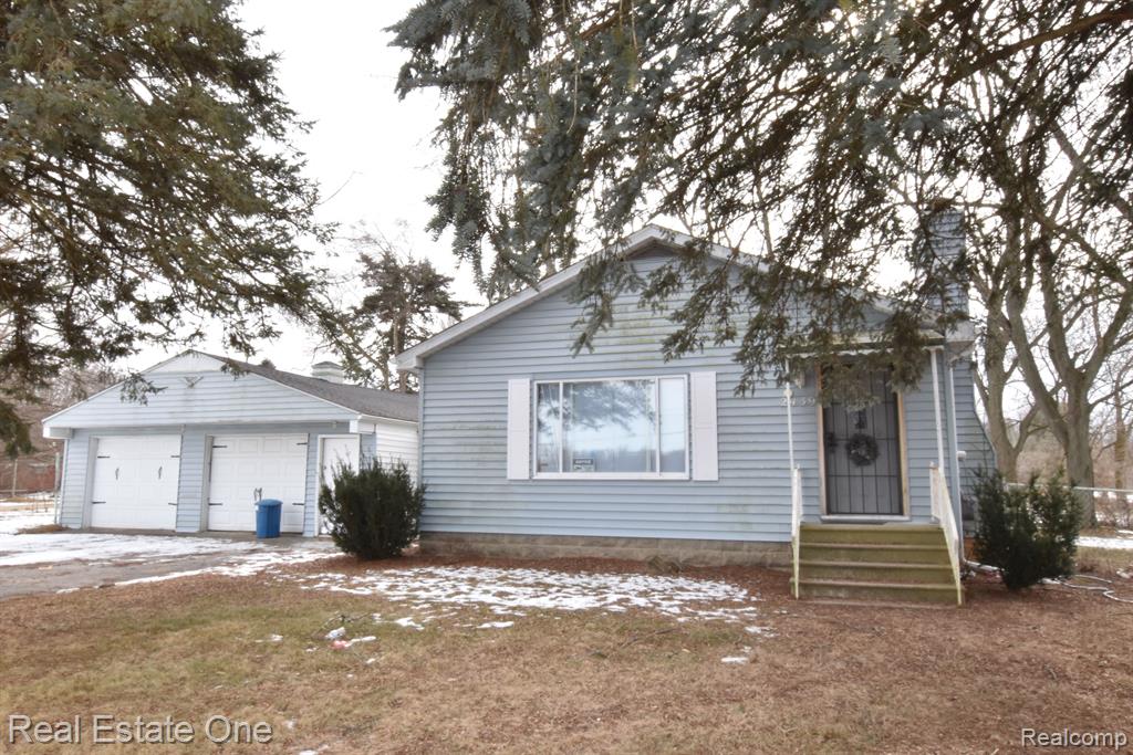 2439 Coldwater Road Flint, MI 48505 - Photo 1 of 18