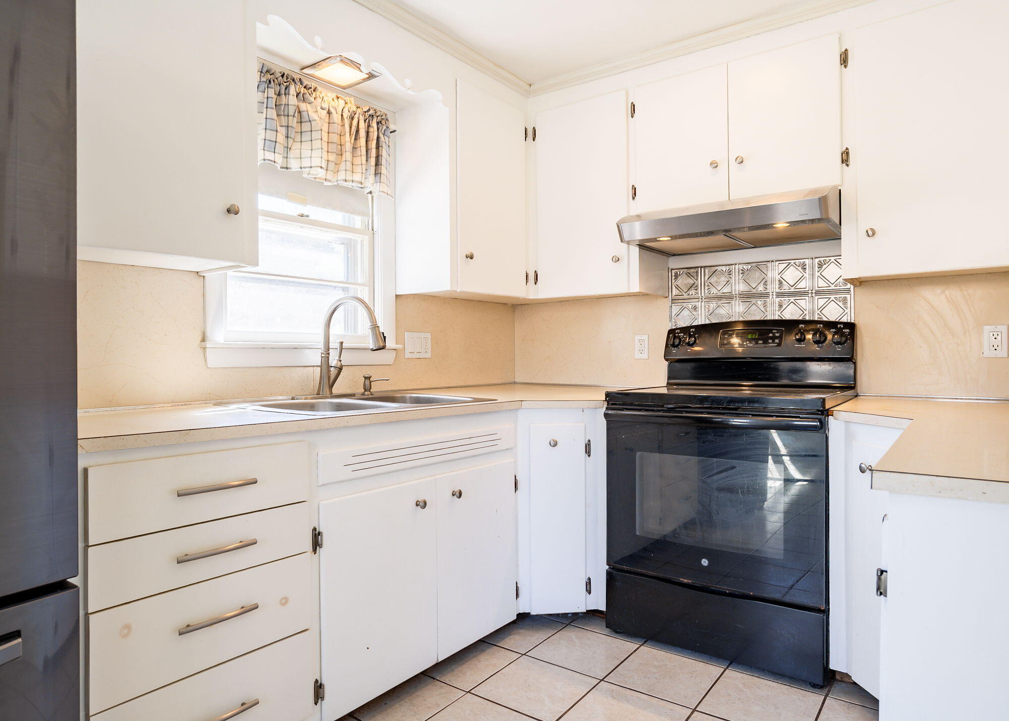 203 Gray Road Falmouth, ME 04105 - Photo 11 of 37