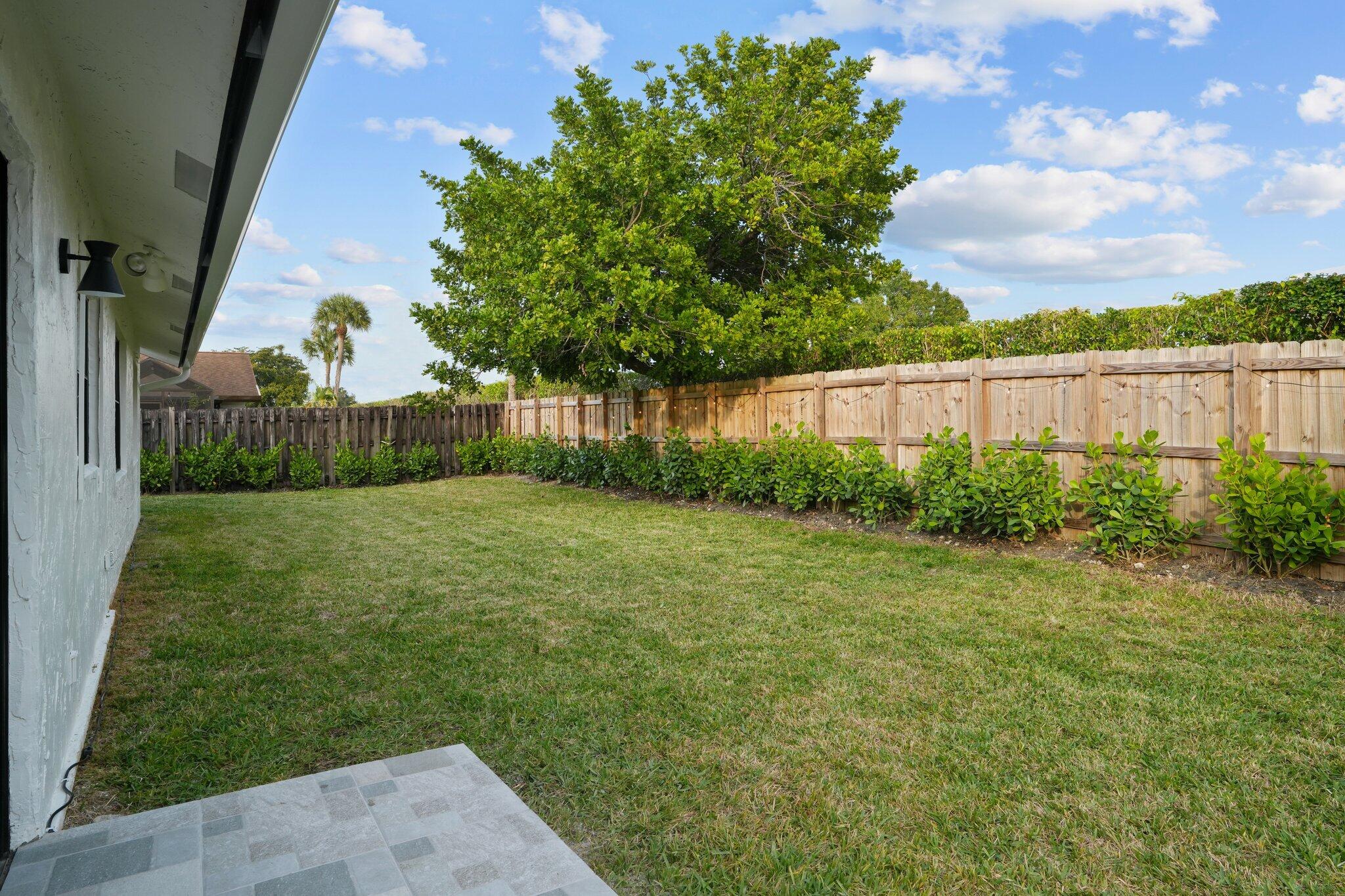 9151 Bedford Drive Boca Raton, FL 33434 - Photo 17 of 23 37-web-or-mls-Photo Feb 06 2022, 4 33 18