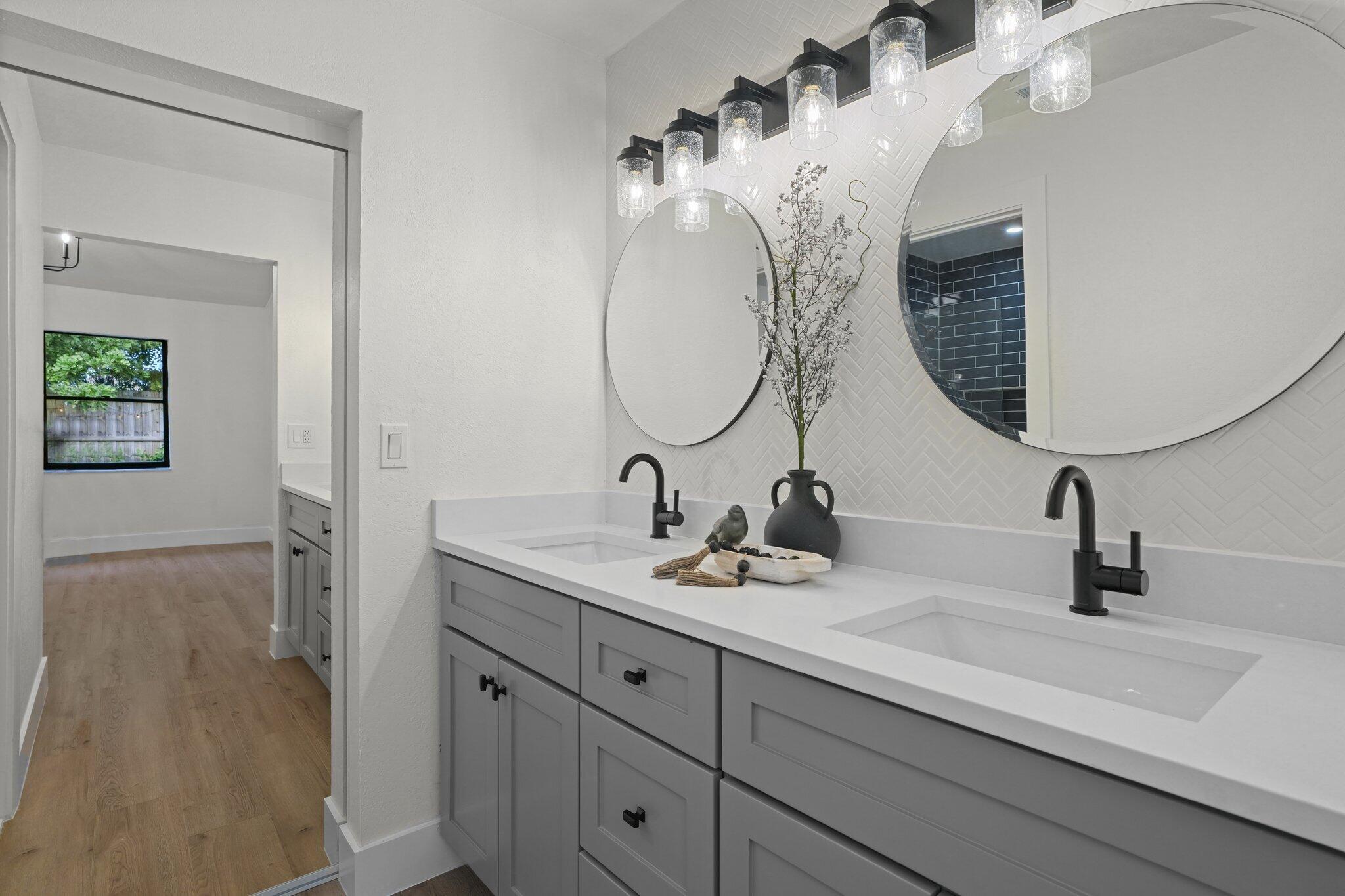 9151 Bedford Drive Boca Raton, FL 33434 - Photo 9 of 23 25-web-or-mls-DSC04976