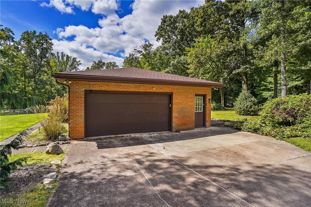 4555 Ranchwood Road Akron, OH 44333 - Photo 33 of 43 View of garage