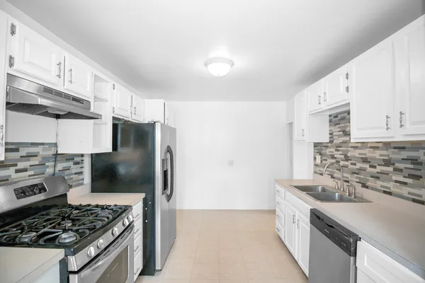 $2,700 | 235 North Ardmore Avenue, Villa Park, IL 60181