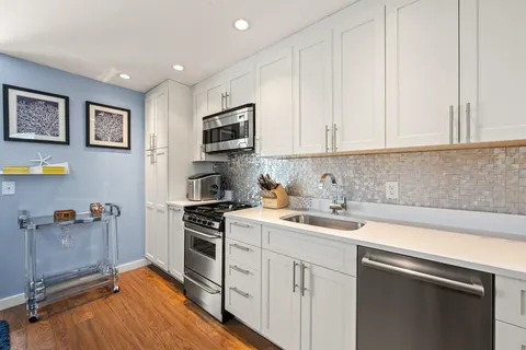 $699,000 | 147 Commercial Street, Unit UL7, Provincetown, MA 02657