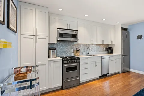 $699,000 | 147 Commercial Street, Unit UL7, Provincetown, MA 02657