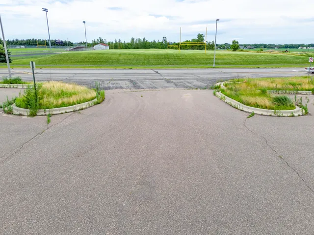 $876,000 | 1001 Commerce Drive West, Belle Plaine, MN 56011