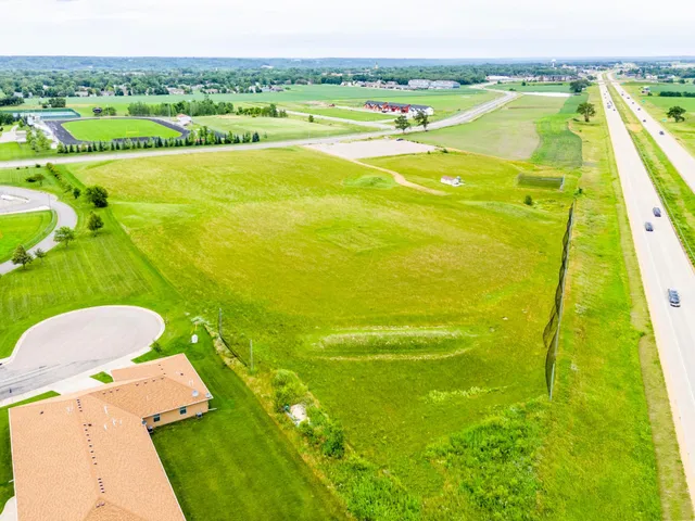 $876,000 | 1001 Commerce Drive West, Belle Plaine, MN 56011