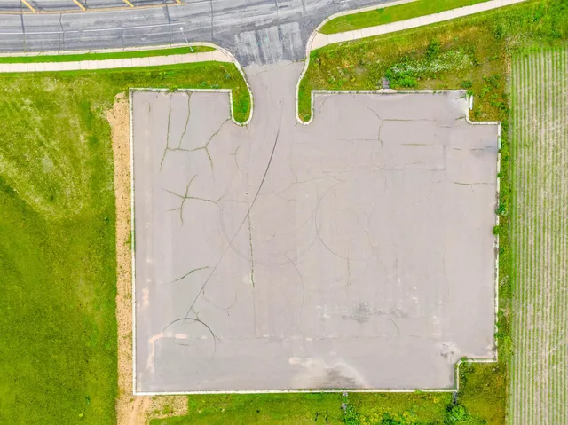 $876,000 | 1001 Commerce Drive West, Belle Plaine, MN 56011