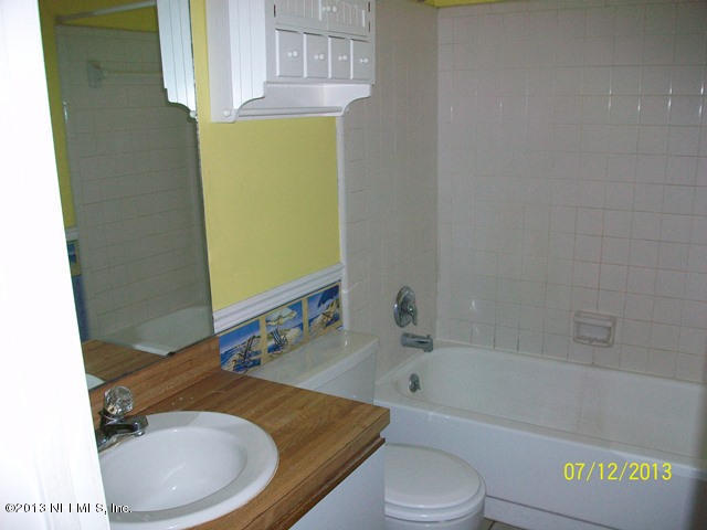 3801 Crown Point Road, Unit 1014 Jacksonville, FL 32257 - Photo 11 of 13 Guest bath