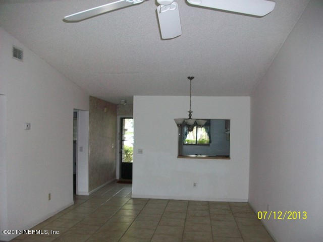 3801 Crown Point Road, Unit 1014 Jacksonville, FL 32257 - Photo 6 of 13 DR LR Foyer