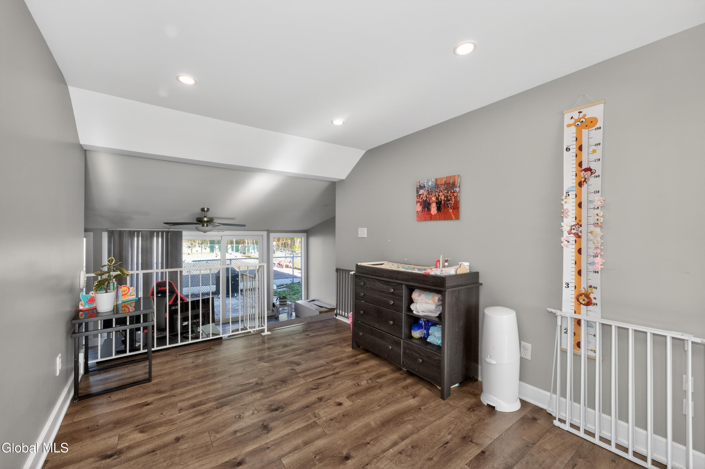 9 Mullen Drive Rotterdam, NY 12306 - Photo 15 of 44 3 Familyroom 1