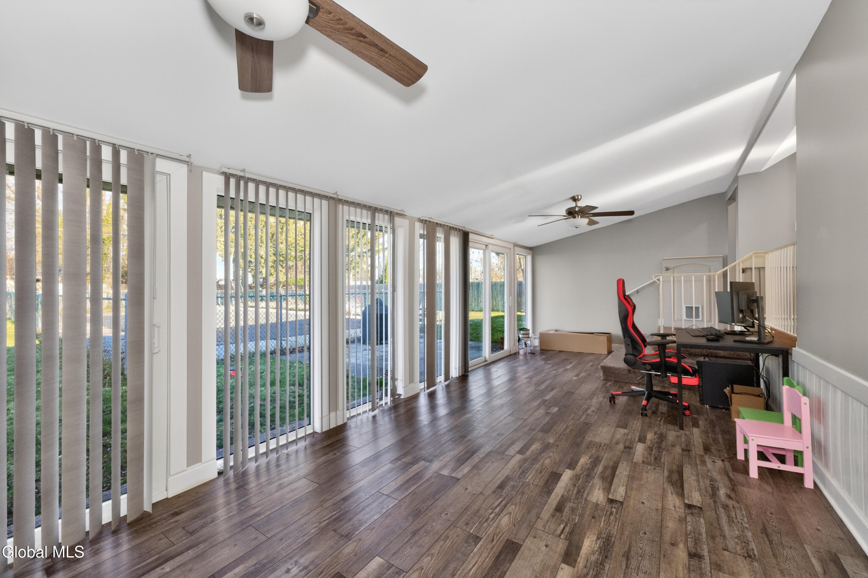 9 Mullen Drive Rotterdam, NY 12306 - Photo 17 of 44 3 Familyroom 3