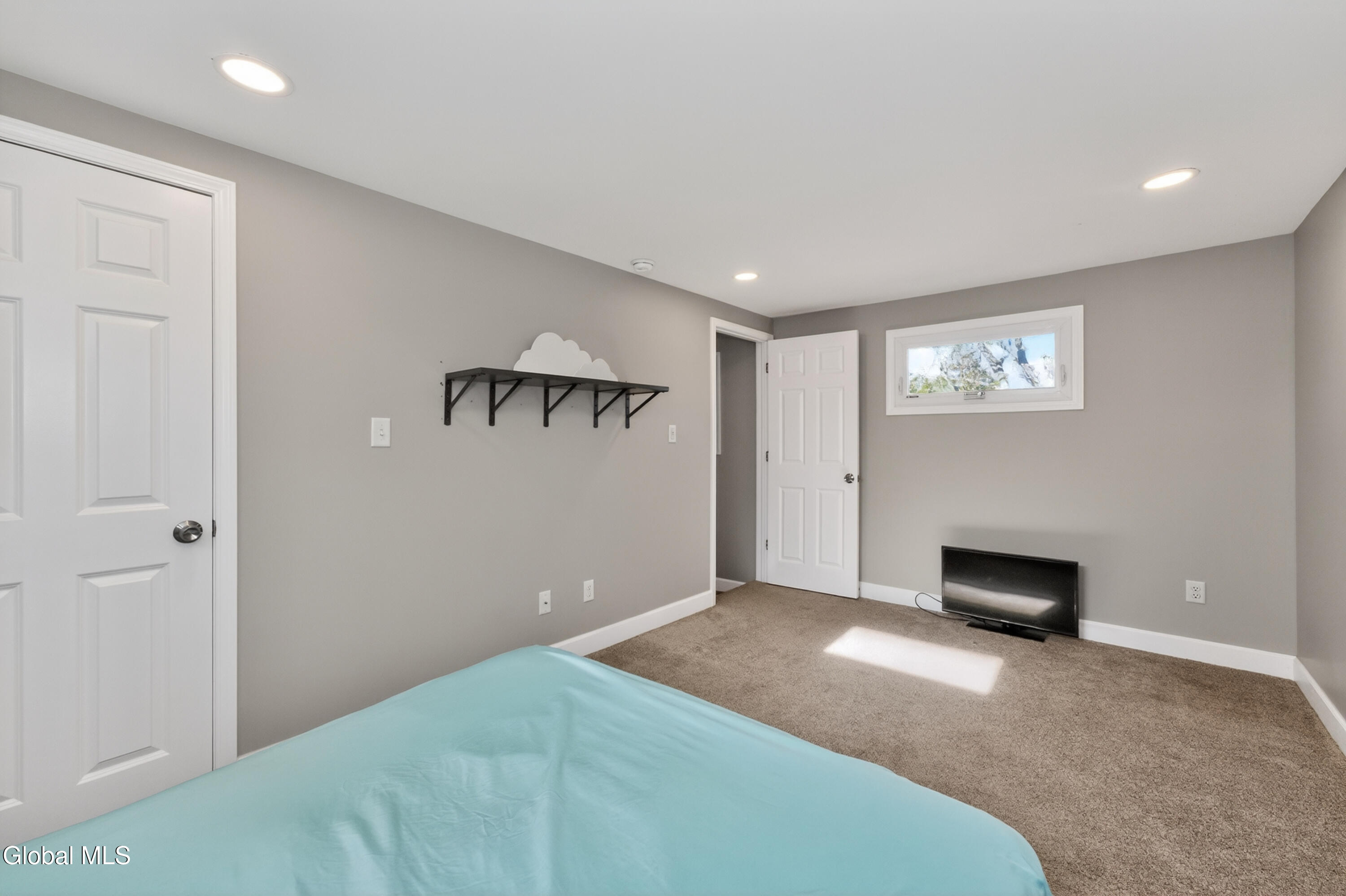 9 Mullen Drive Rotterdam, NY 12306 - Photo 23 of 44 6 Bedroom 5
