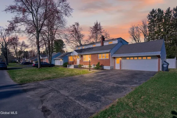 $419,000 | 9 Mullen Drive, Rotterdam, NY 12306