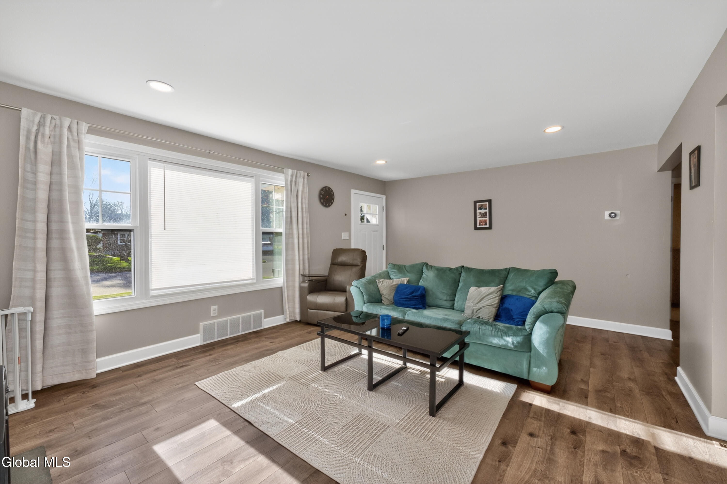 9 Mullen Drive Rotterdam, NY 12306 - Photo 6 of 44 1 Livingroom 1