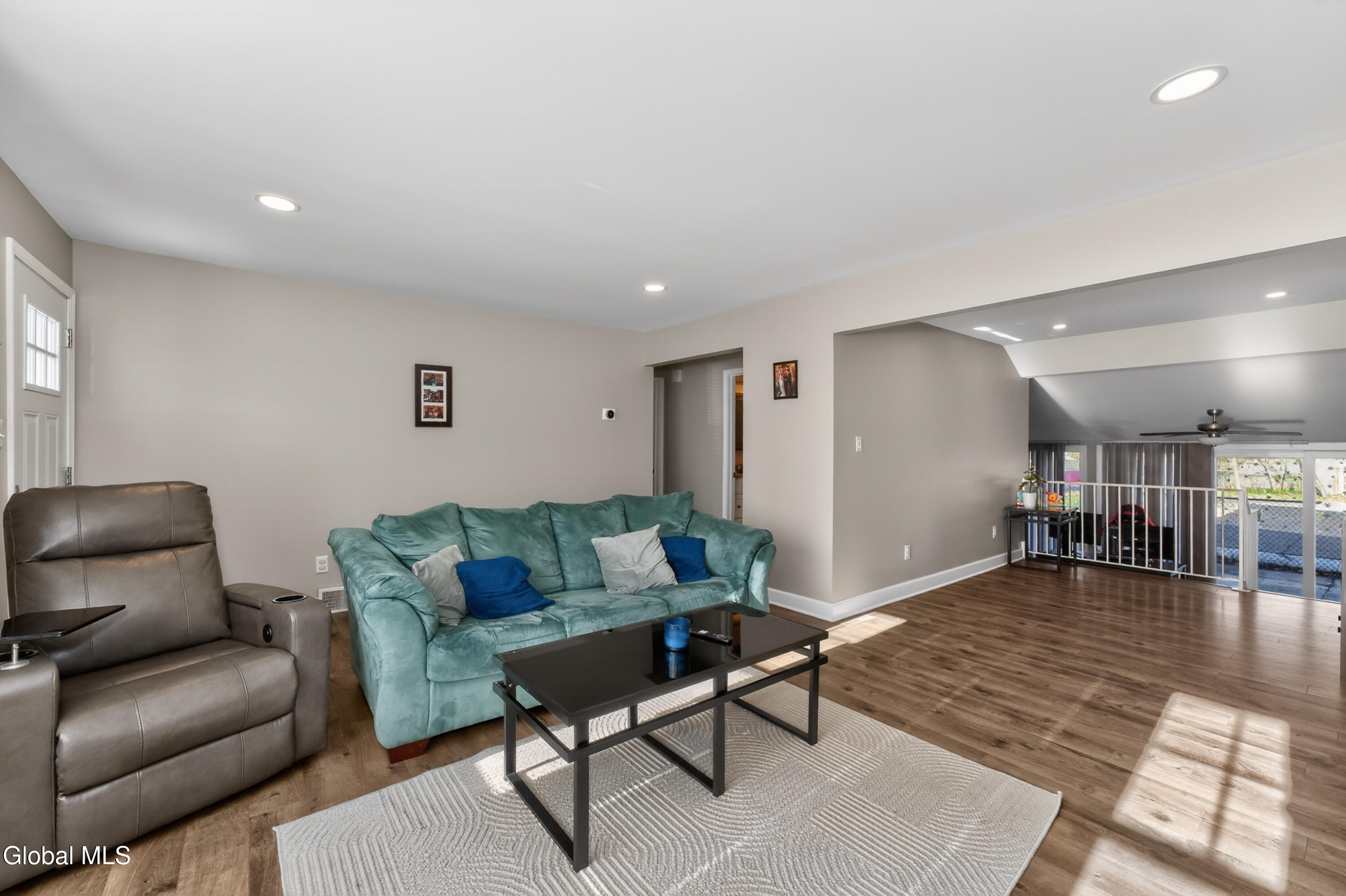 9 Mullen Drive Rotterdam, NY 12306 - Photo 8 of 44 1 Livingroom 4