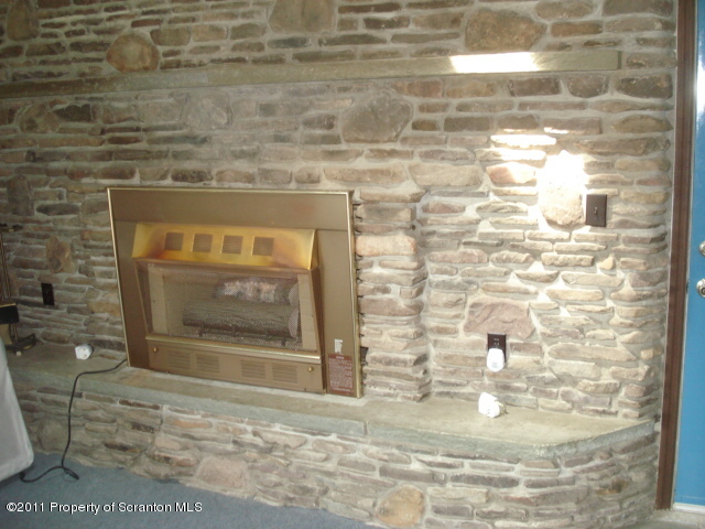807 Newton Road Scranton, PA 18504 - Photo 3 of 12 Gallery Image 3