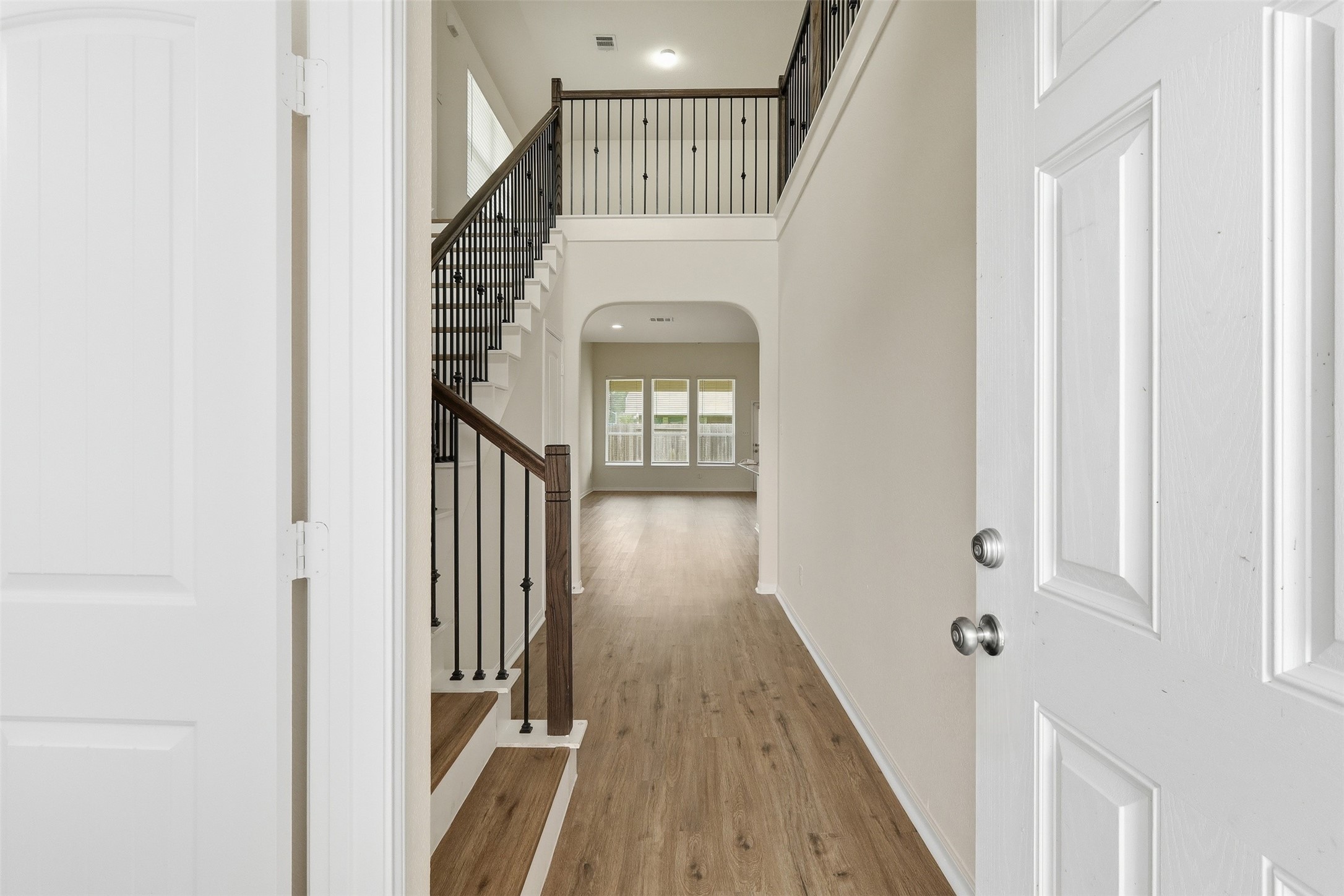 3503 Cannon Drive Conroe, TX 77301 - Photo 3 of 29 Entry