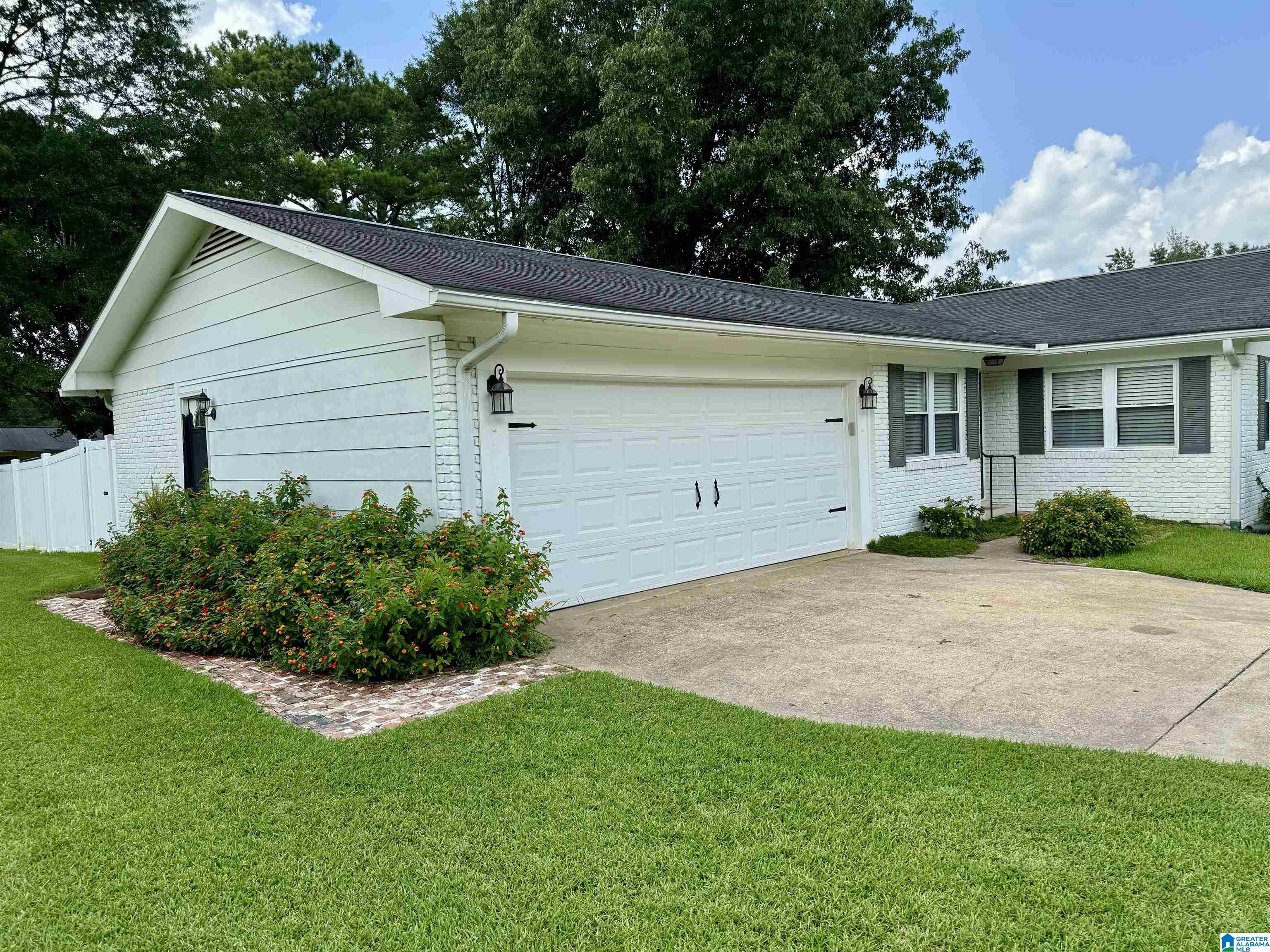 917 Pinecrest Road Sylacauga, AL 35151 - Photo 2 of 22