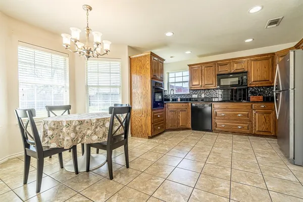 $295,000 | 1909 Lazy Court, Granbury, TX 76048