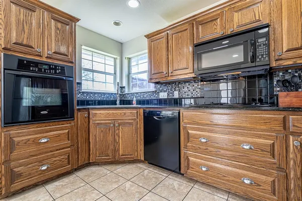 $295,000 | 1909 Lazy Court, Granbury, TX 76048