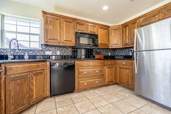 $295,000 | 1909 Lazy Court, Granbury, TX 76048