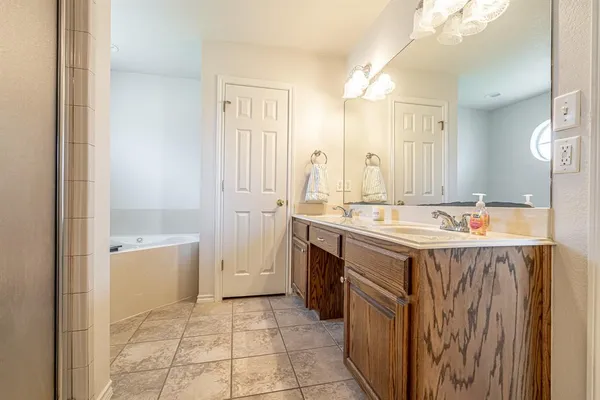$295,000 | 1909 Lazy Court, Granbury, TX 76048
