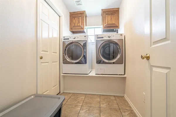 $295,000 | 1909 Lazy Court, Granbury, TX 76048